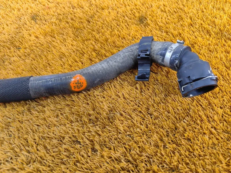 Патрубок радиатора