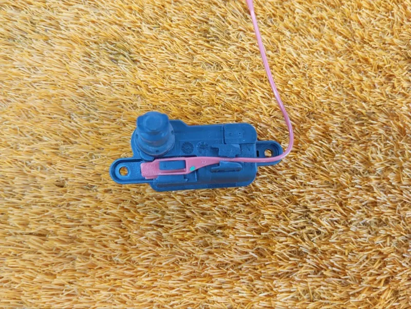 Активатор лючка бензобака