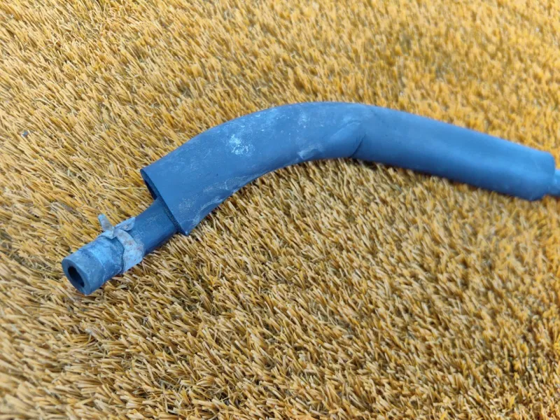 Трубка картерных газов