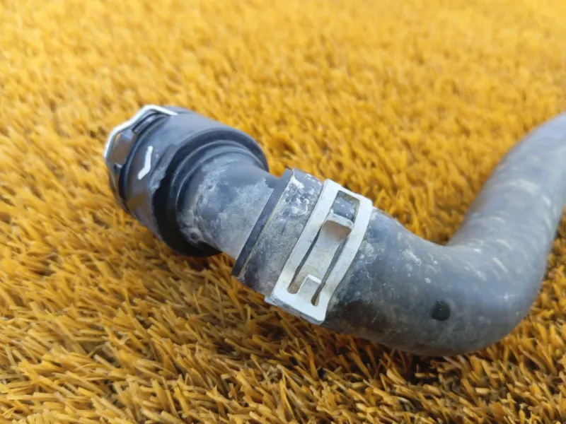 Патрубок отопителя