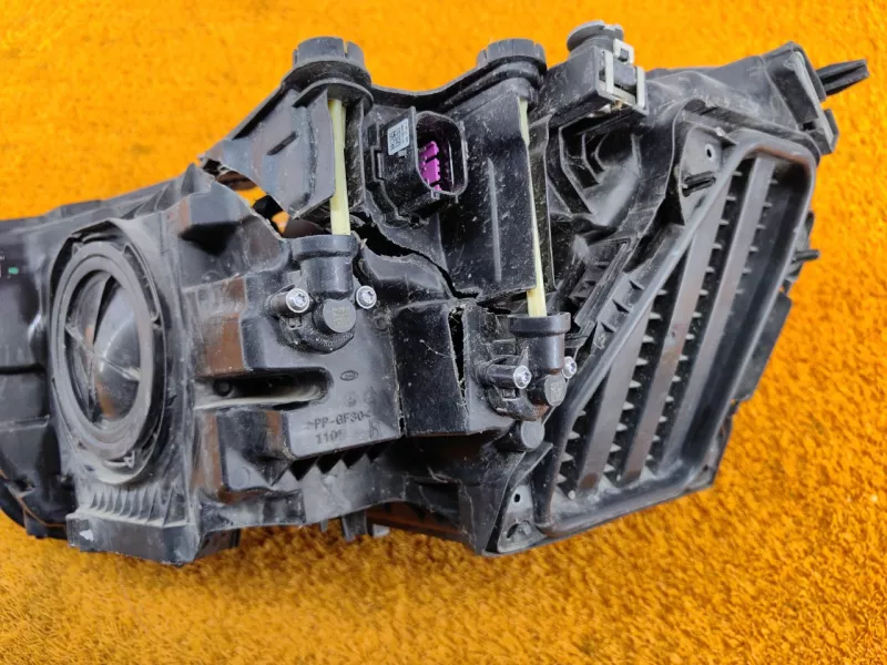 Фара ксеноновая