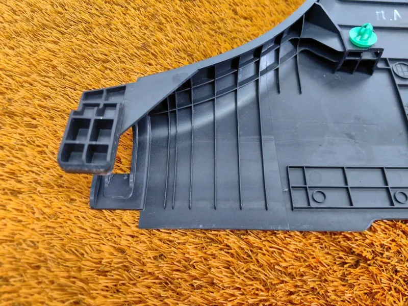 Обшивка центральной стойки