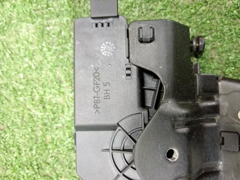 Замок багажника