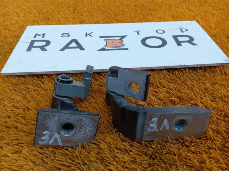 Петля двери