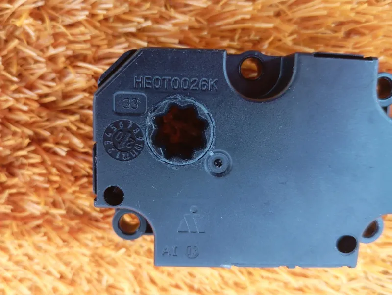 Сервопривод заслонок печки