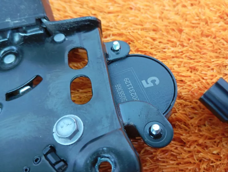 Замок багажника