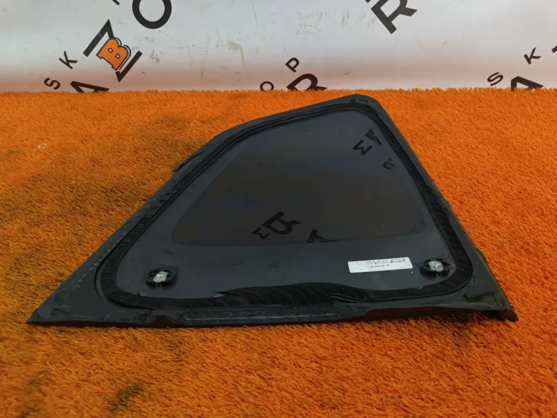 Стекло кузовное глухое