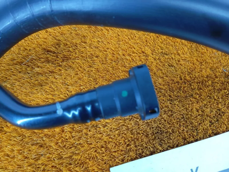 Горловина топливного бака