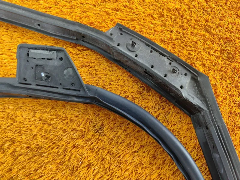 Уплотнитель двери