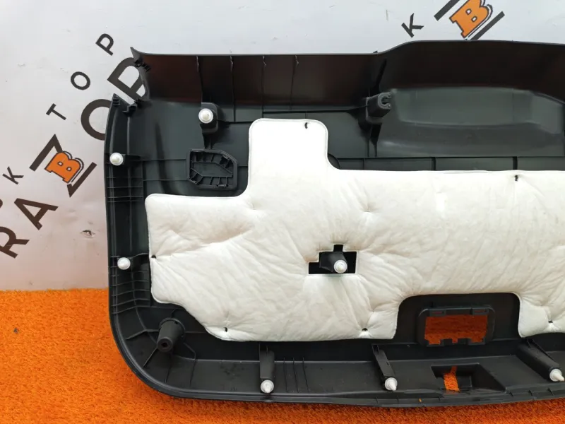 Обшивка крышки багажника