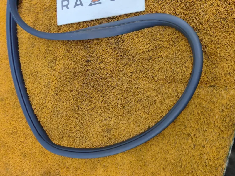 Уплотнитель проема двери