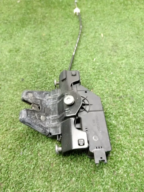 Замок багажника