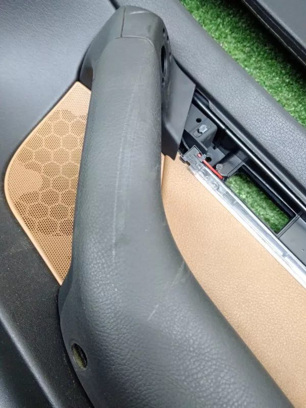 Обшивка двери Audi A6 2006 4F2867106A C6, передняя правая