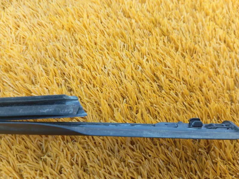 Уплотнитель стекла двери