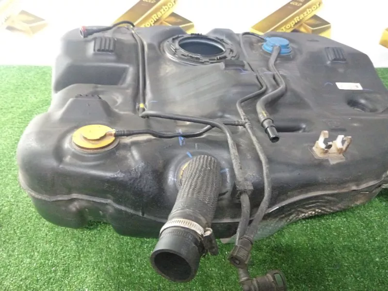 Бак топливный