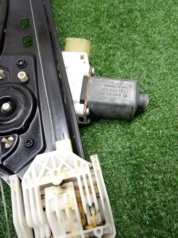 Стеклоподъемник BMW 3-Series 2008 51337140587 E90, передний правый