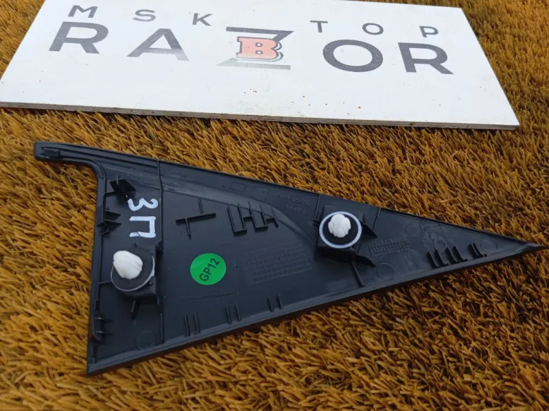 Уголок двери