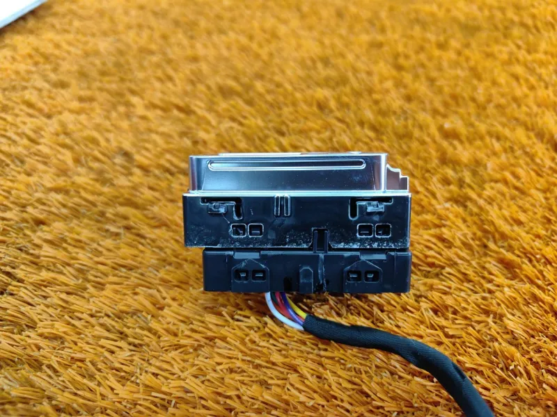 Кнопка стеклоподъемника