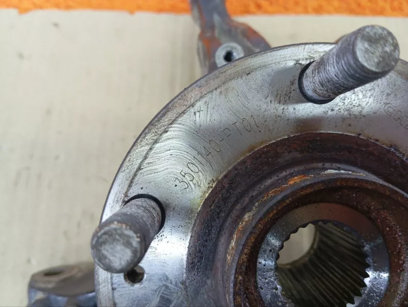 Кулак поворотный