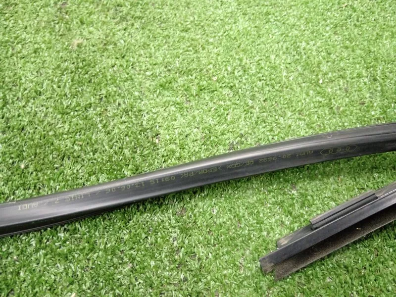 Уплотнитель стекла двери