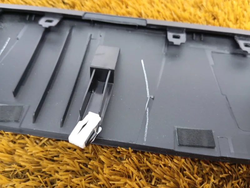 Декоративная накладка торпедо под дефлектор