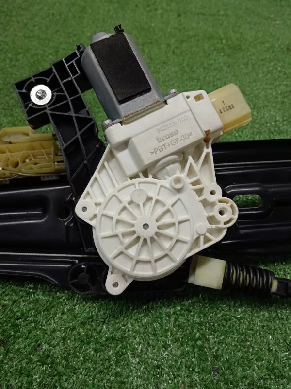 Стеклоподъемник BMW 5-Series 2011 51357182614 F10/F11, задний правый