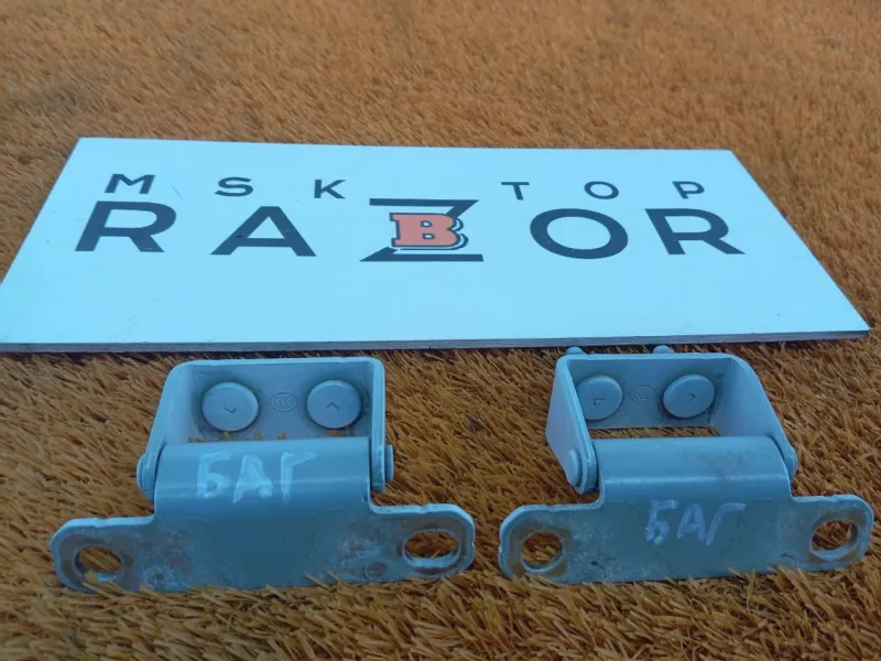 Петля двери багажника