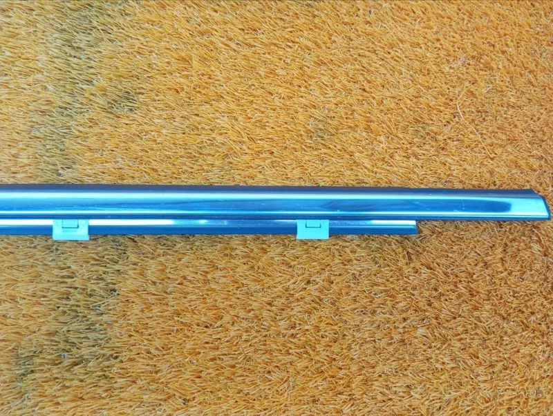 Молдинг стекла