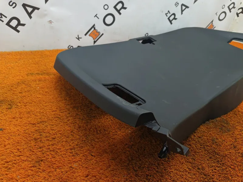 Обшивка двери багажника