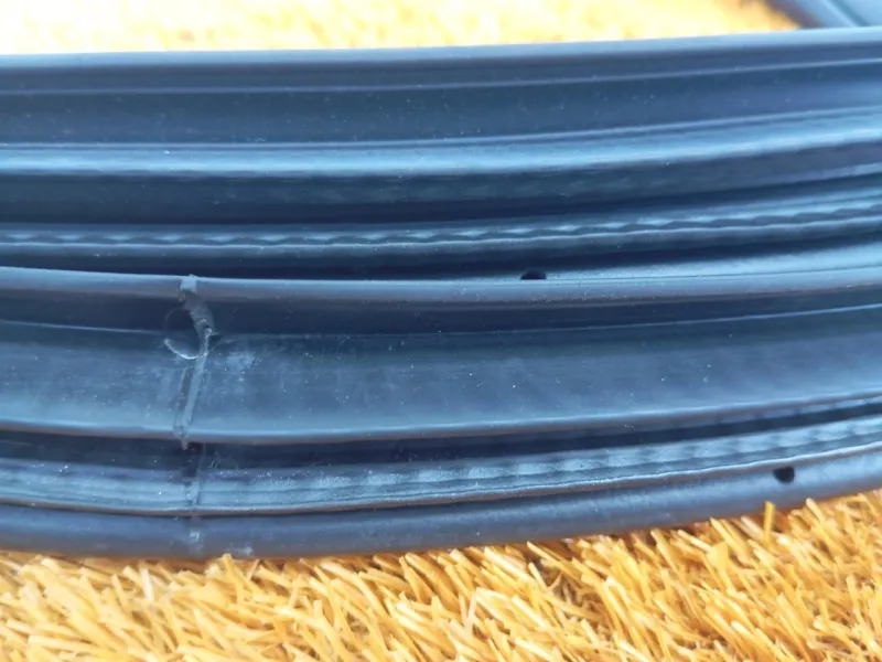 Уплотнитель проема двери