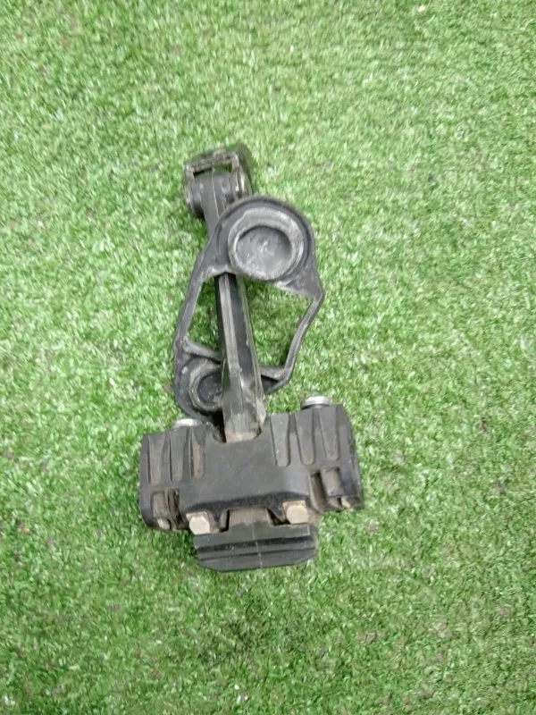 Ограничитель двери