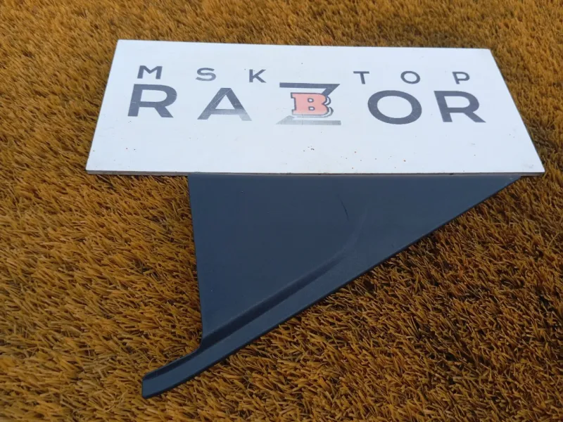 Уголок двери