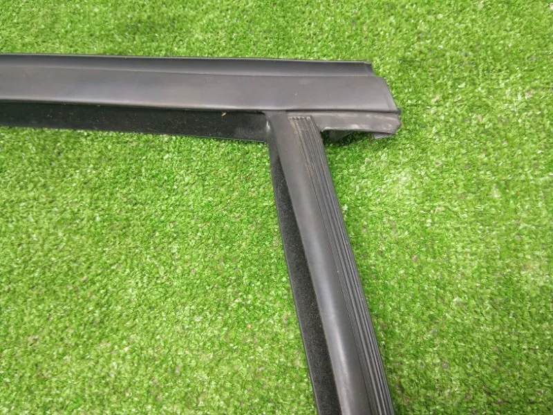 Уплотнитель стекла двери