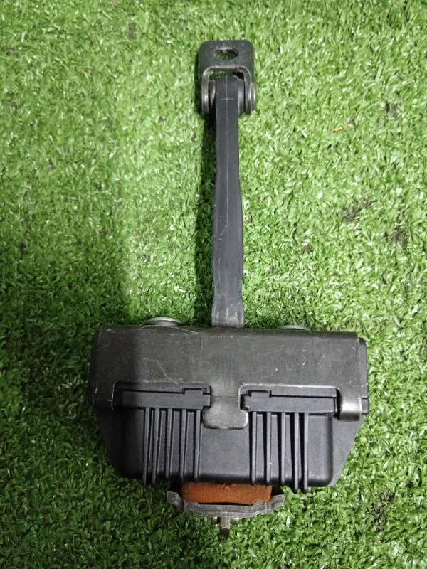 Ограничитель двери BMW 5-Series 2008 51217176804 E60, передний правый