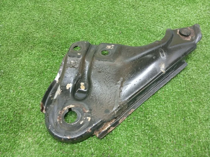 Крепление глушителя