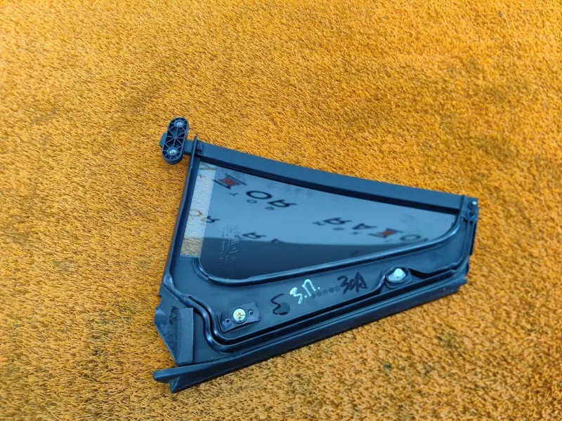 Форточка задняя