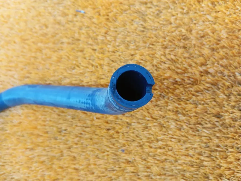 Патрубок радиатора