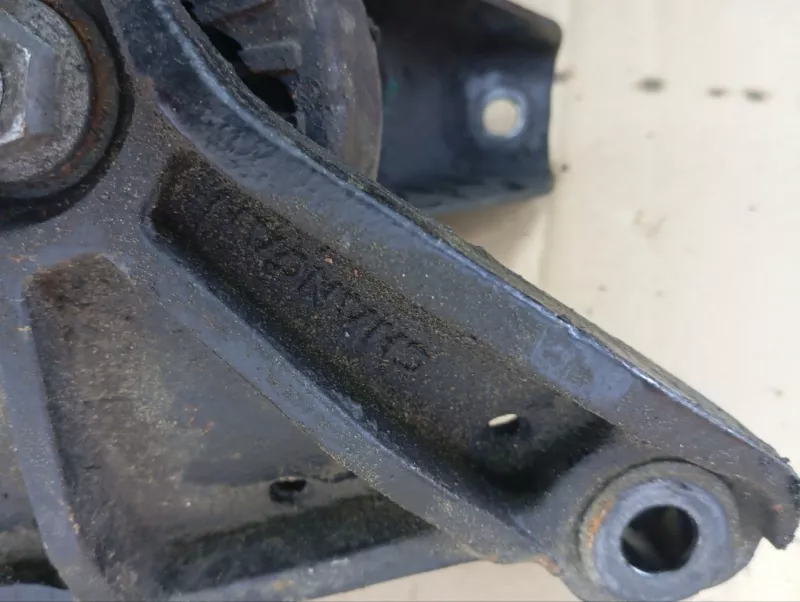 Подушка двигателя