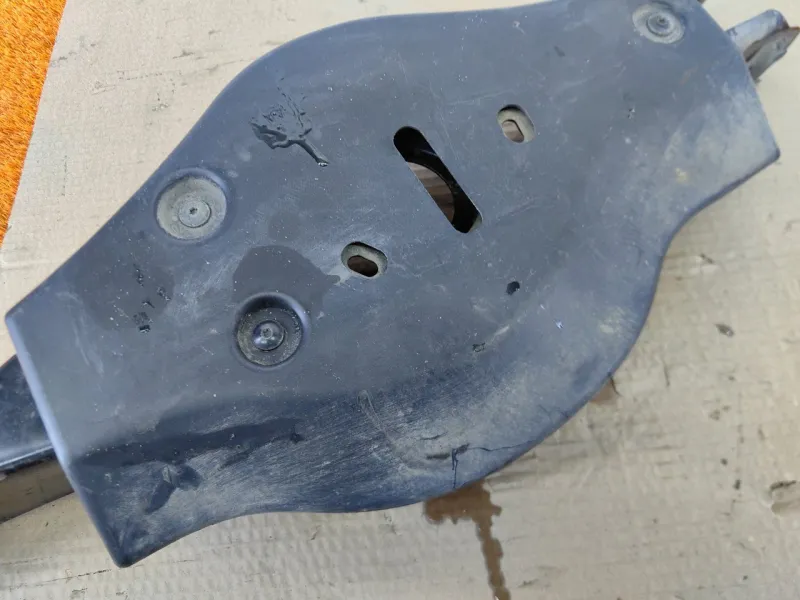 Рычаг подвески нижний