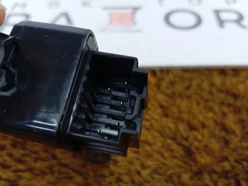 Кнопка стеклоподъемника