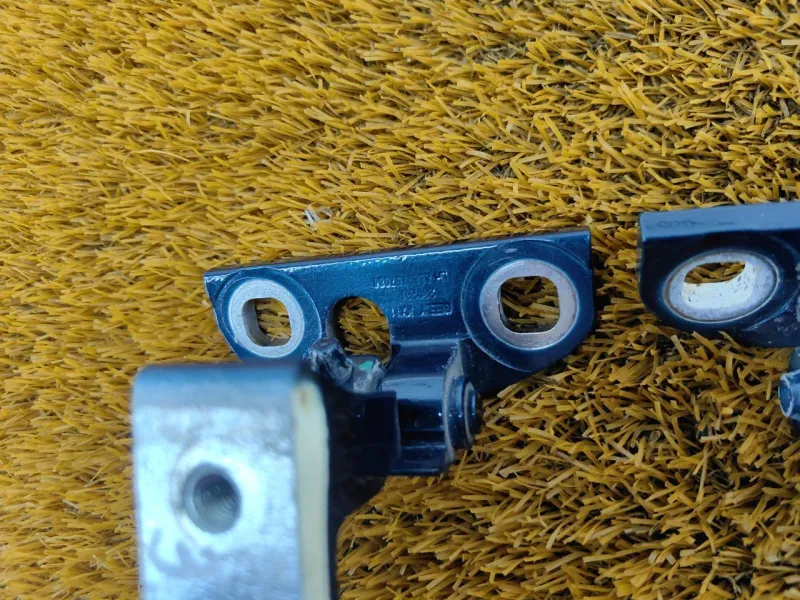 Петля двери