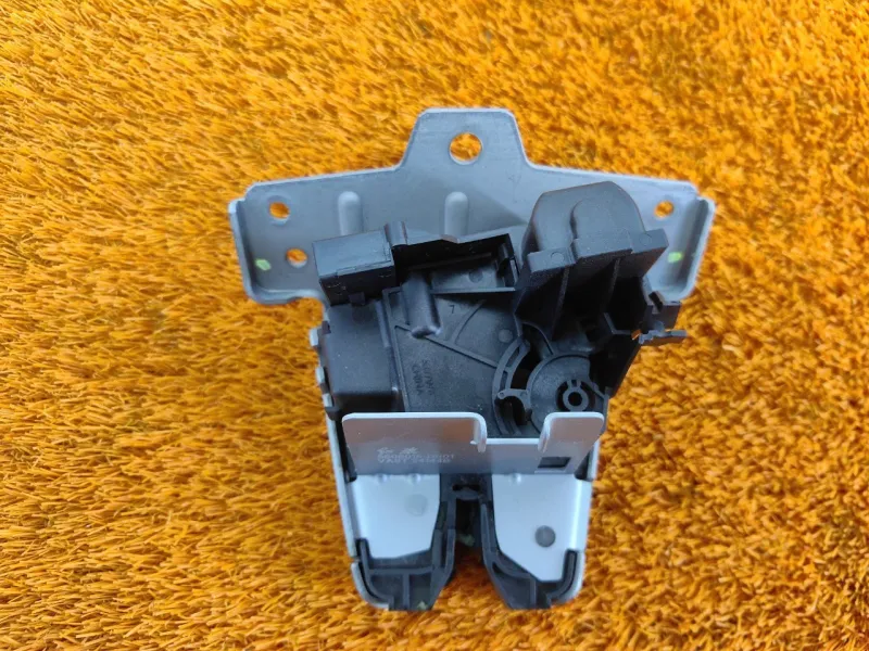 Замок багажника