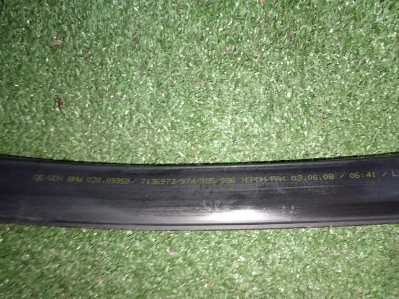 Уплотнитель стекла двери