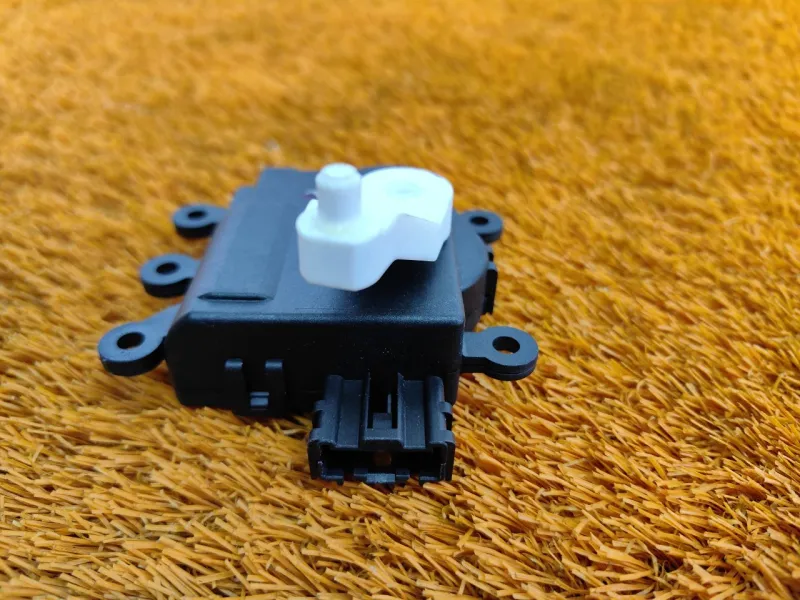 Сервопривод заслонок печки