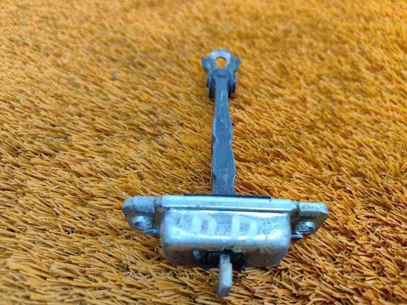 Ограничитель двери