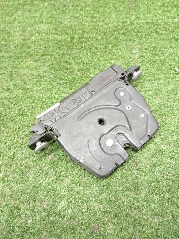 Замок багажника