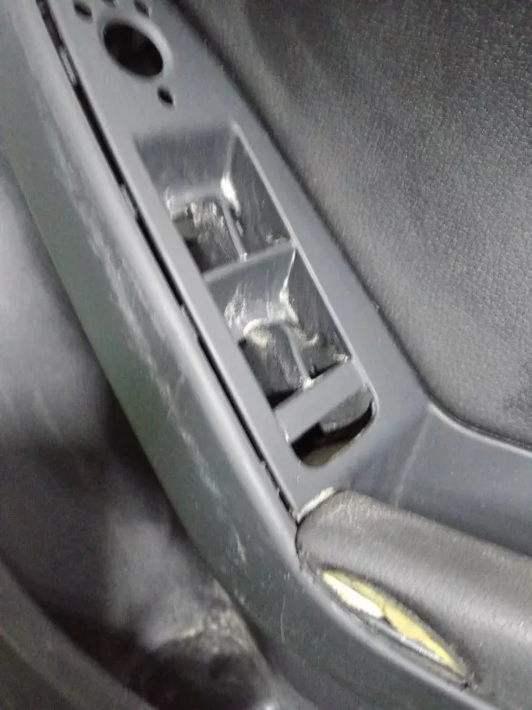 Обшивка двери Audi A4 2009 8K0867104AFWFA B8, передняя правая