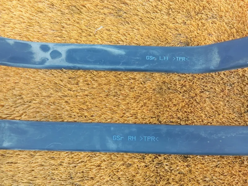 Крепление топливного бака