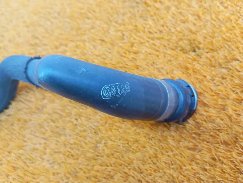 Патрубок системы охлаждения