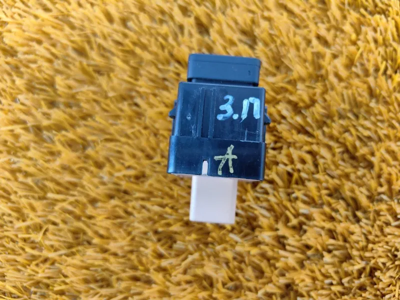 Кнопка обогрева сидений